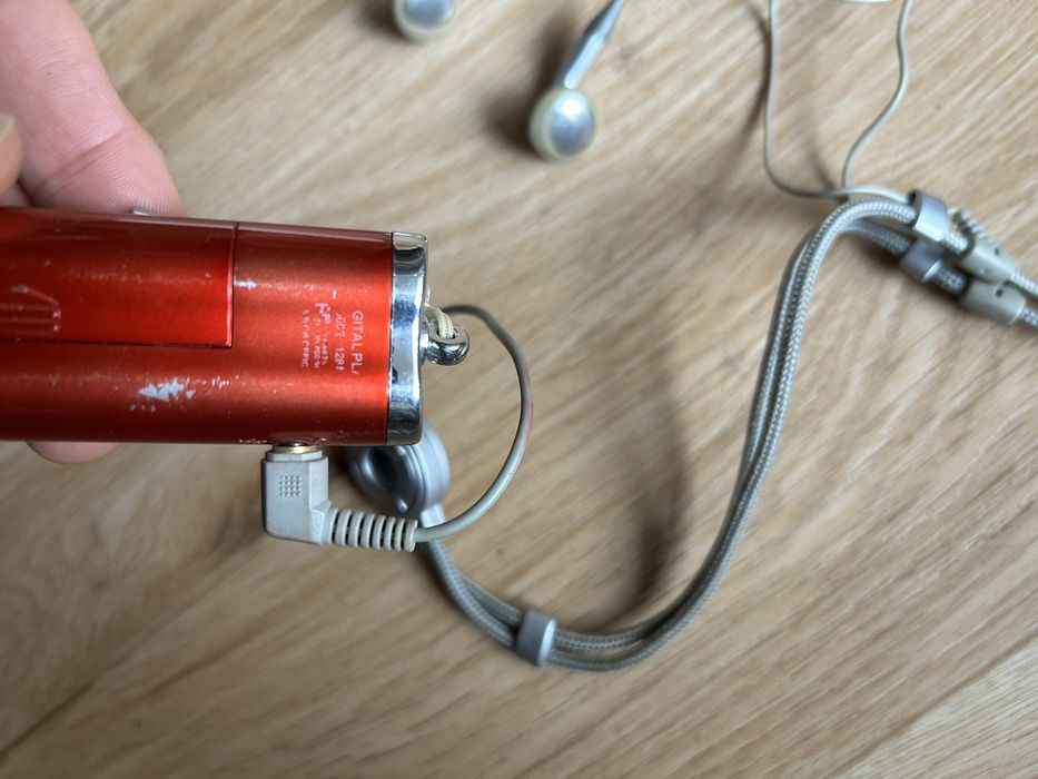Odtwarzacz MP3 Foxda 128MB klasyk retro z wyświetlaczem LCD