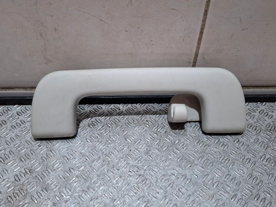 Rączka podsufitki Audi A6C7 A7 A7 A5 A4 prawy tył nr 8K0857607B