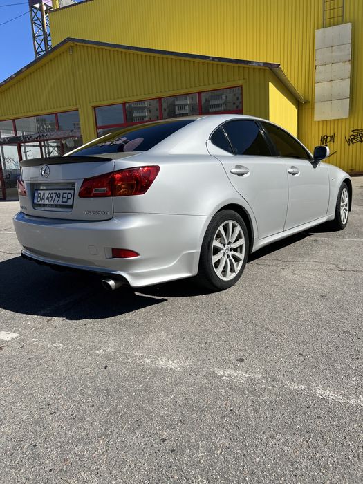 Lexus is 220d 2008года