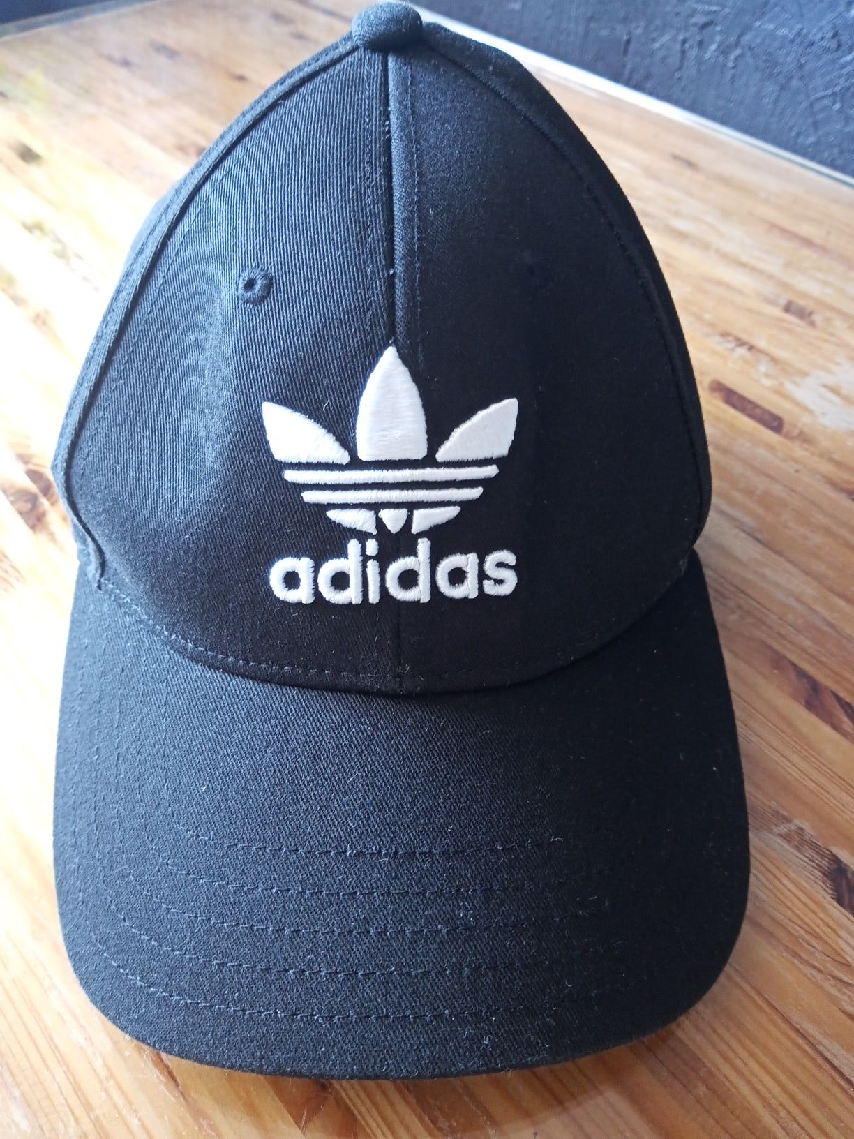 Oryginalna czapeczka z daszkiem Adidas