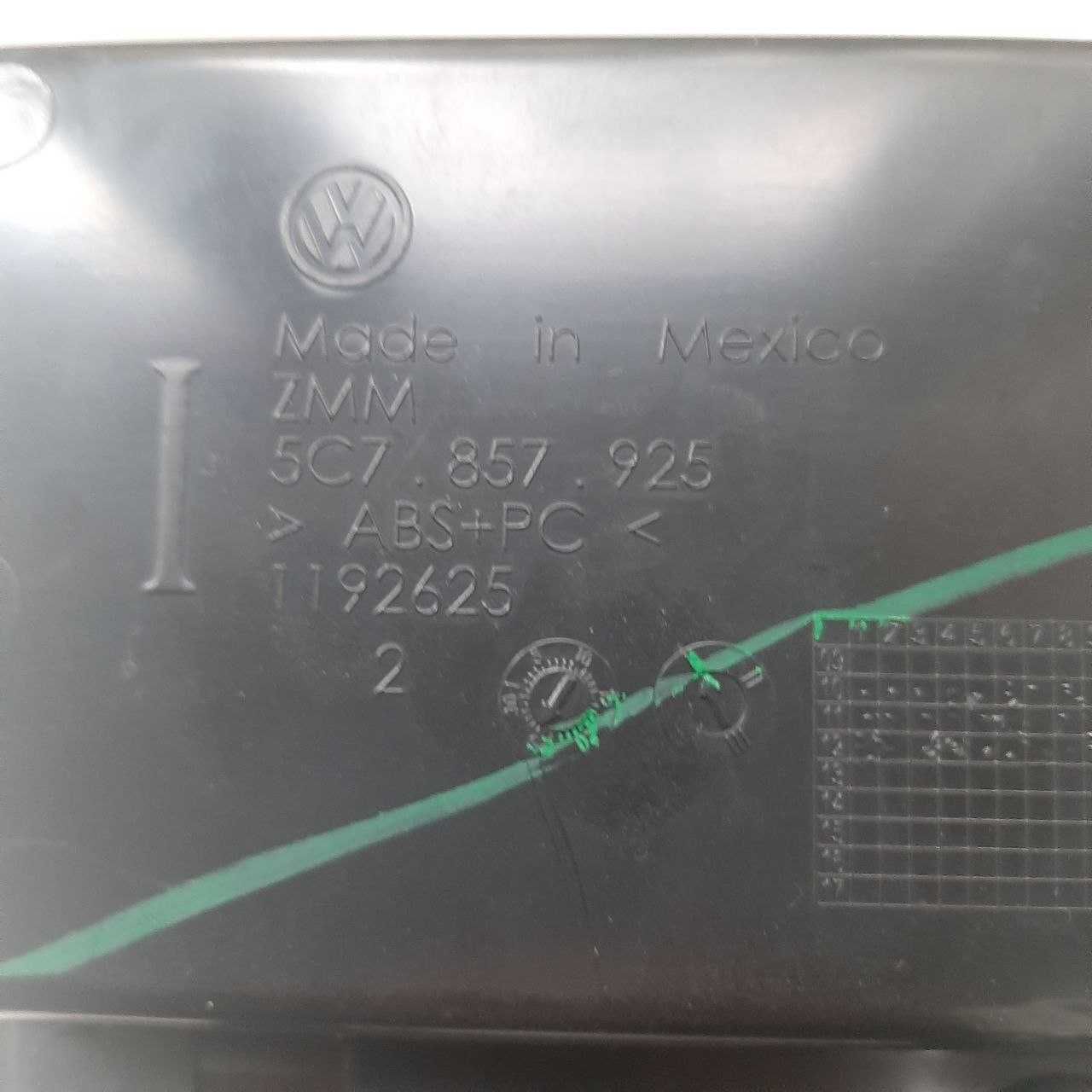 Ящик вещевой в подлокотник VW Jetta (5C7857925)