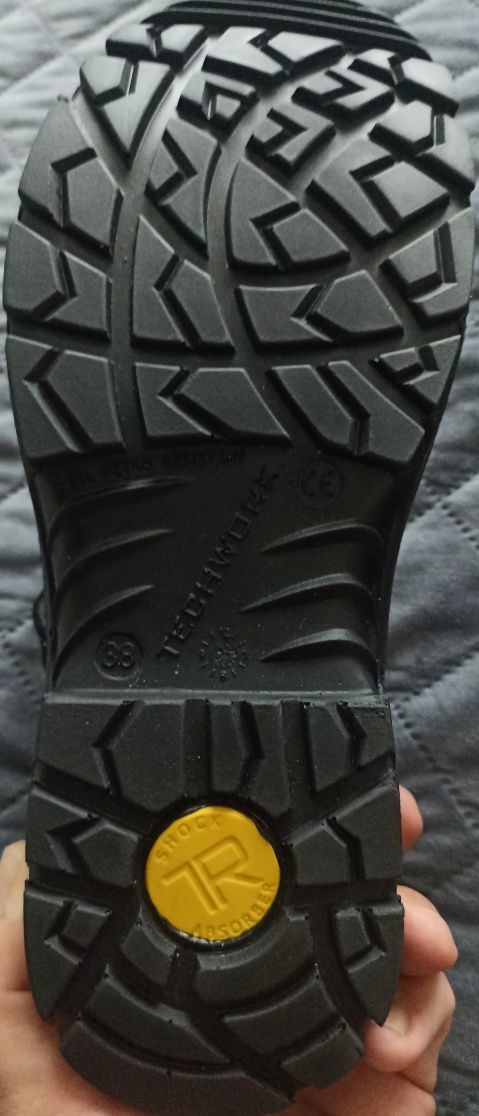 Buty robocze 38 , z blachą , nowe.