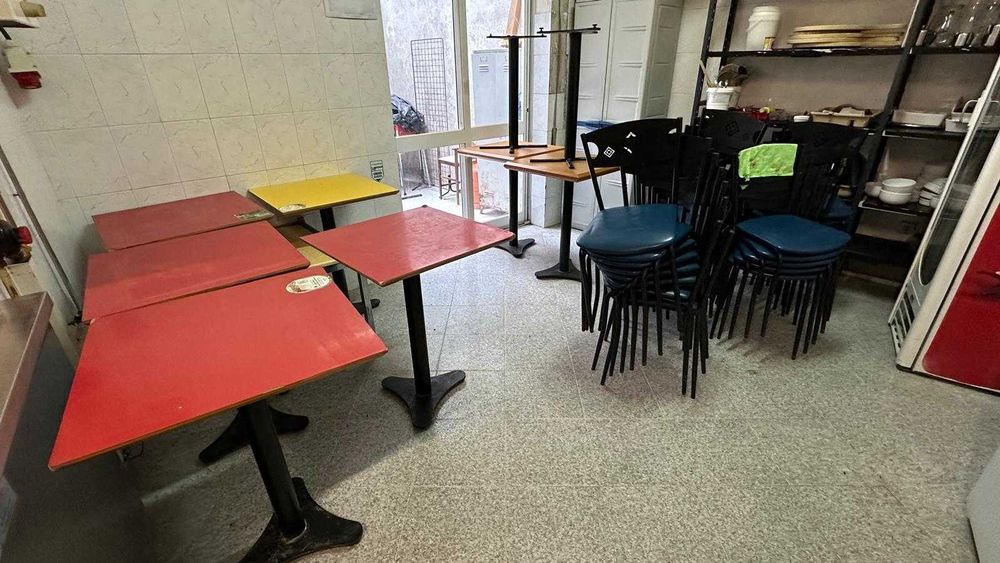 Mesas e cadeiras