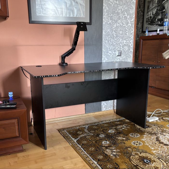 Ігровий, компьютерний - офісний стіл 138х80 см (без кранштейну)