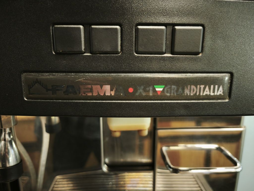 Ekspresy ciśnieniowe La Cimbali M1 Faema X1