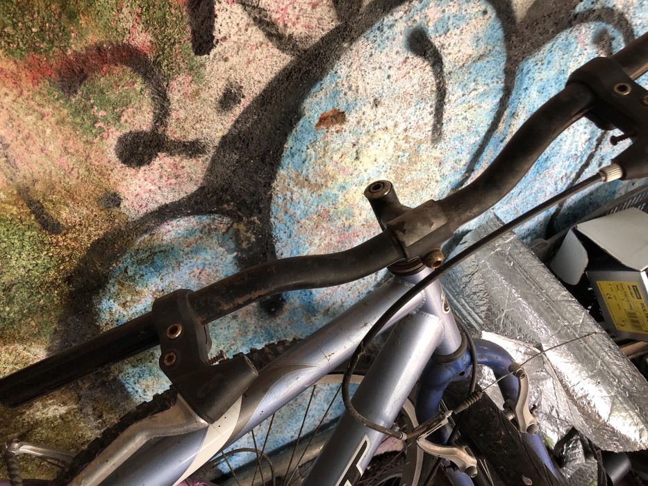 Bicicleta montanha como nova