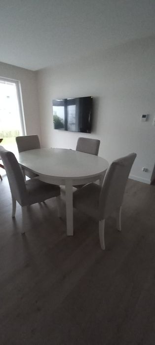 Stół rozkładany biały z krzesłami