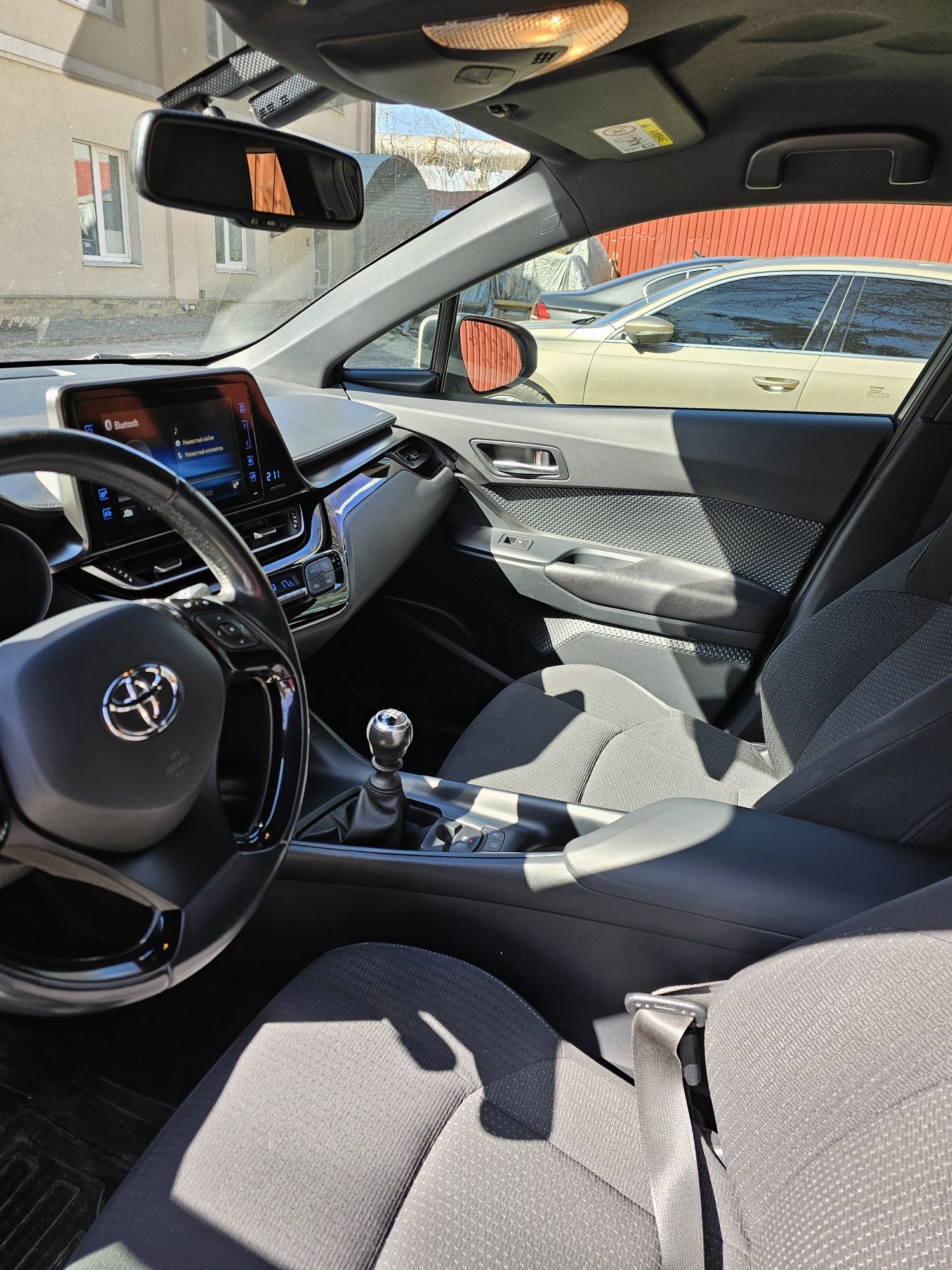 Продам свою Toyota C-HR