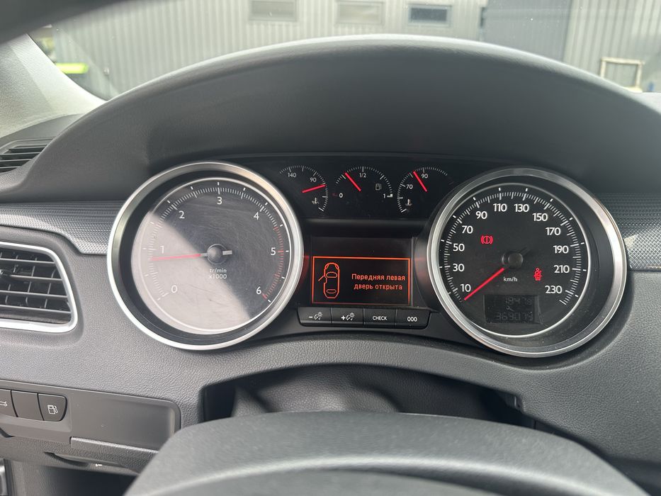 Peugeot 508 SW 2011