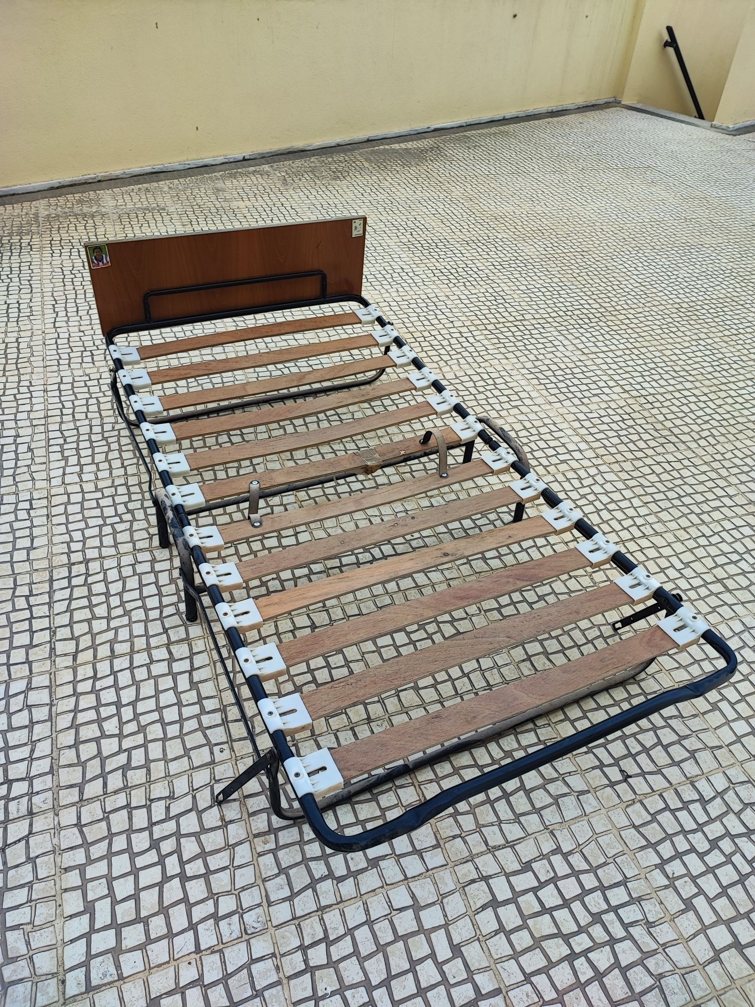 Cama Divã dobrável sem colchão