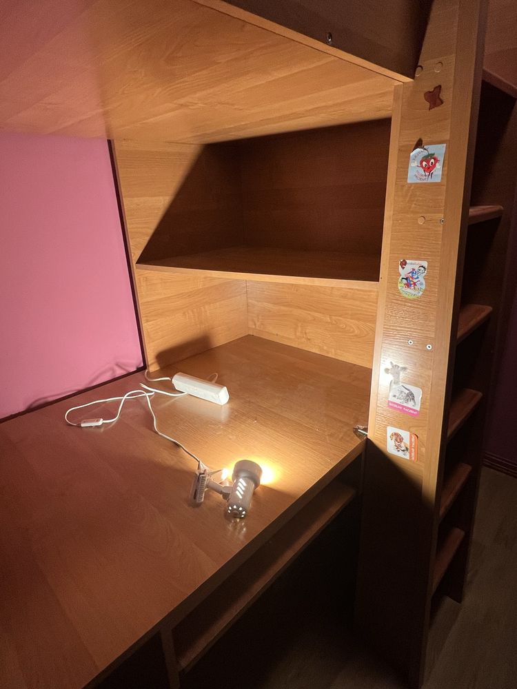 Łóżko piętrowe z biurkiem i szafą