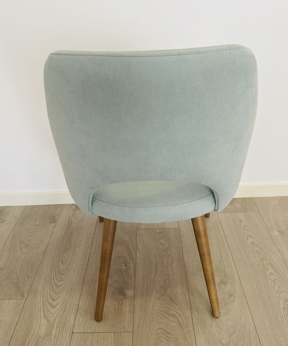 6 cadeiras estofadas cor menta e pes madeira