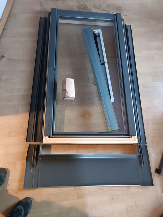 Okno dachowe 78x140 wraz z kołnierzem