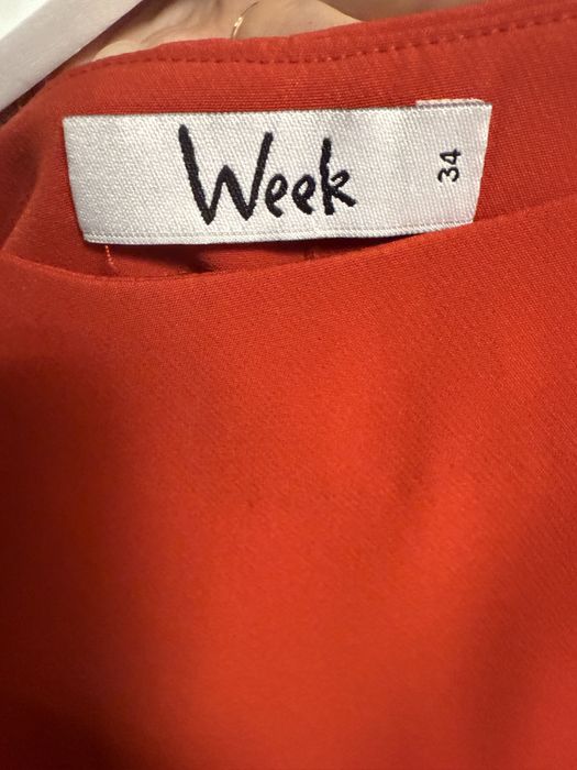 Червона сукня week