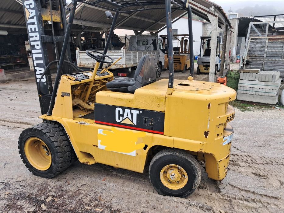 Vendo impilhador caterpilar de 5 tuneladas rodado duplo triplex as