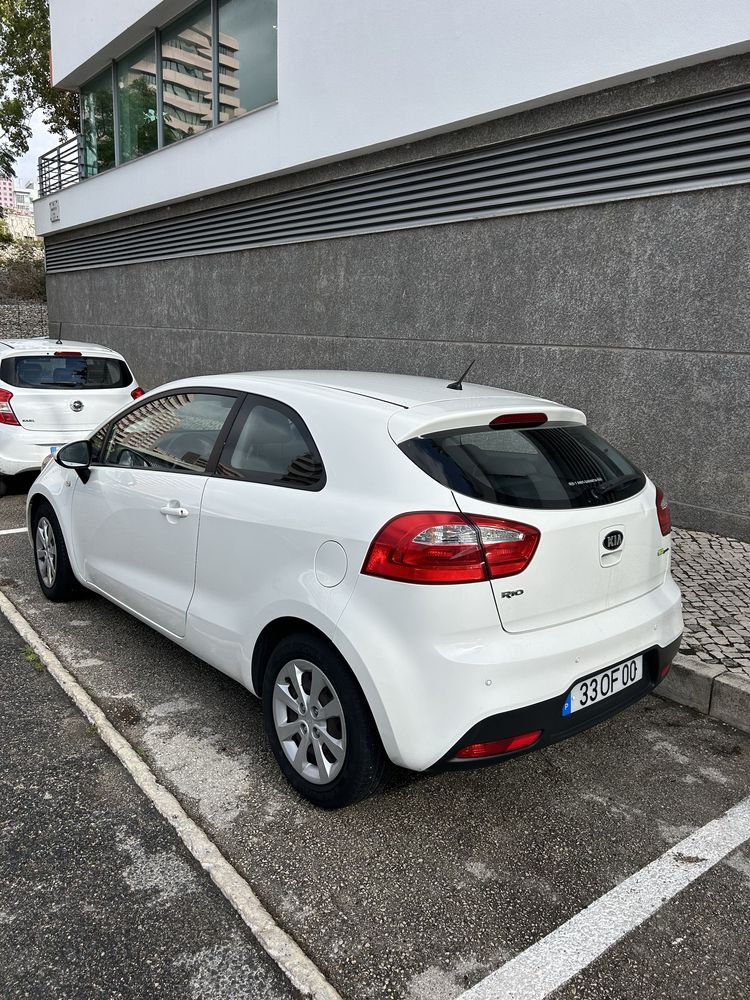 Kia Rio 1.1 CRDi EX Diesel branco único proprietário