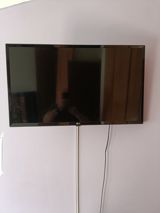 Televisor LG em excelente estado de conservação e funcionalidade