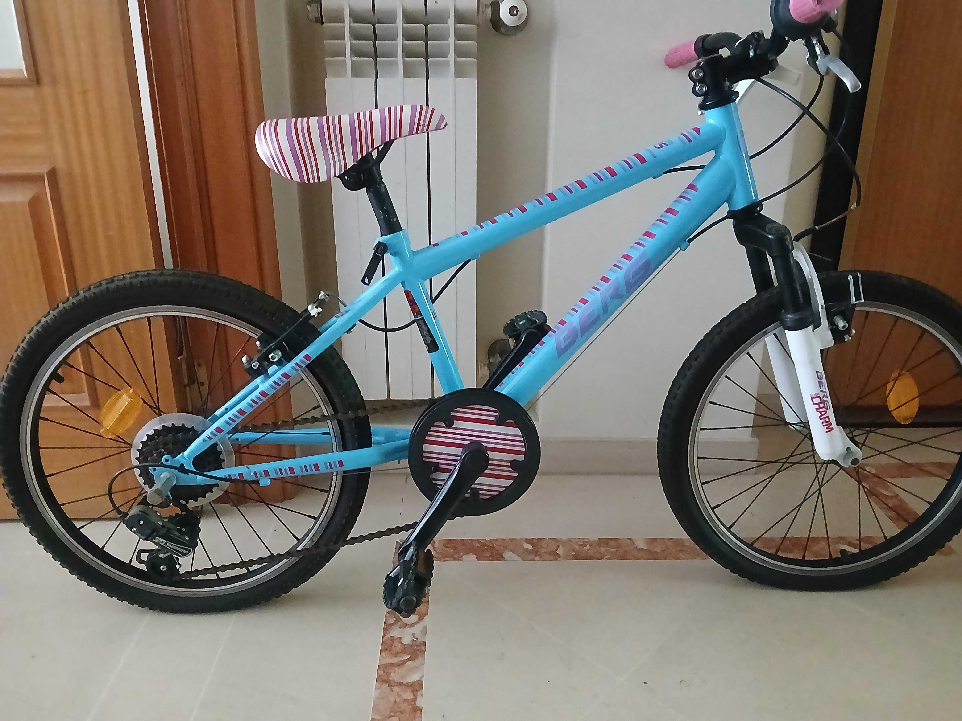 Bicicleta de menina BERG