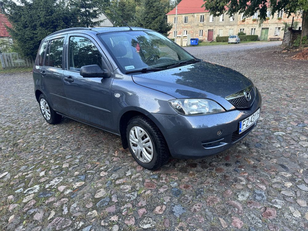 2004r mazda 2
