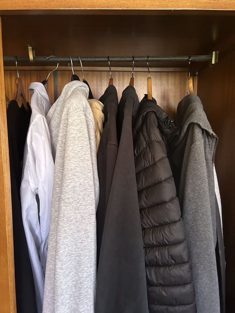 Guarda roupa com espelho