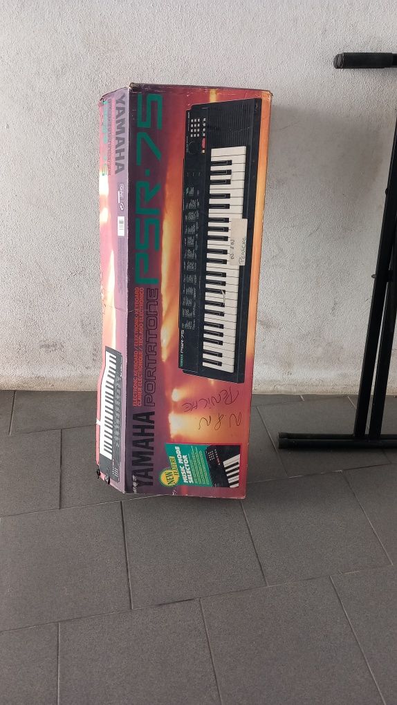 Órgão YAMAHA muito estimado