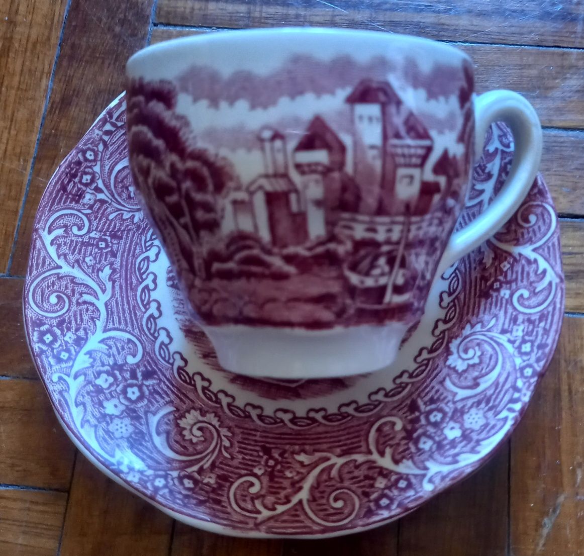 Loiça Inglesa Enoch Wedgwood (Tunstall) Lda  Chávena e Pires