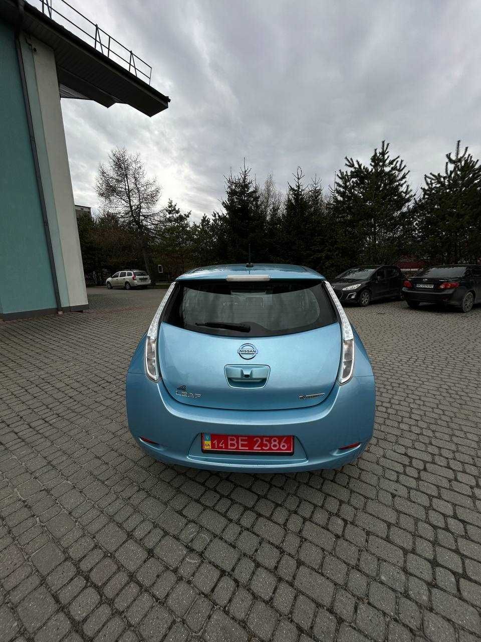 Продам Nissan Leaf 2015