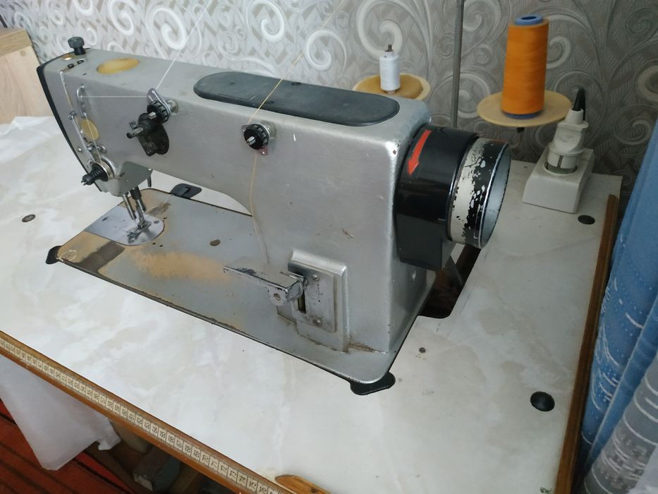 Швейная машинка 1022М