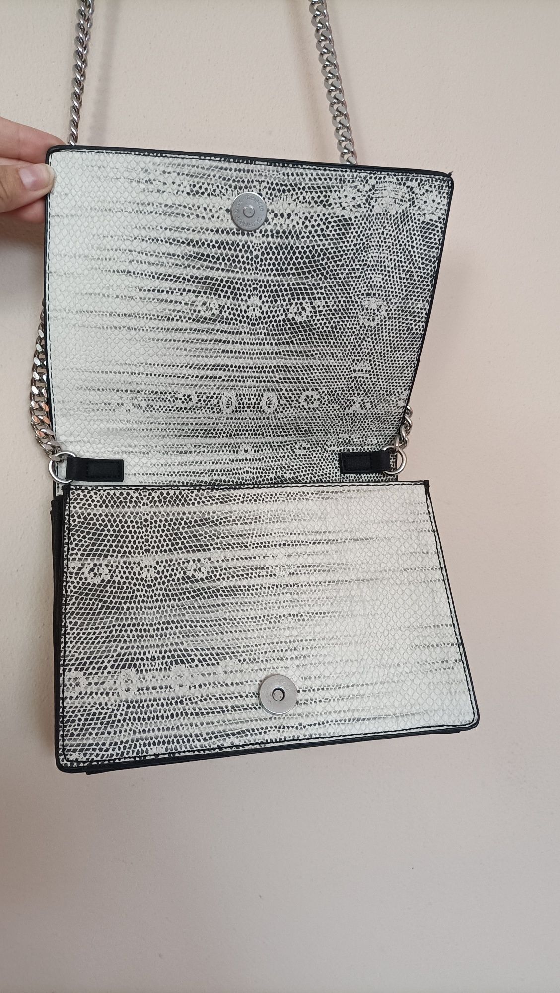 Torebka na łańcuszku wzór skóra węża H&M