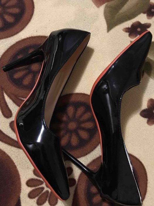 Женские туфли лаковые, LABUTEN'S - каблук 10см,  новые, 43р. 27см