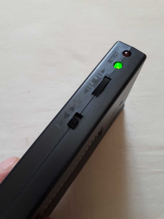 Настінний сканер металодетектор для труб, проводів