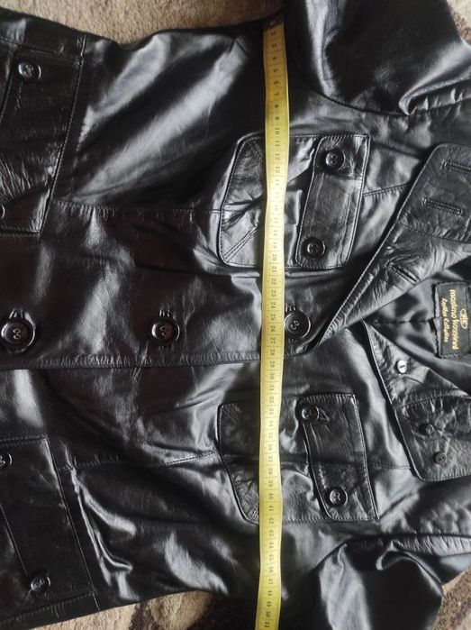 Шкіряна жіноча куртка 48 р