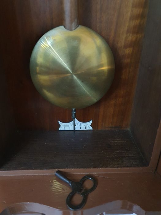 Grande relógio antigo mecânico