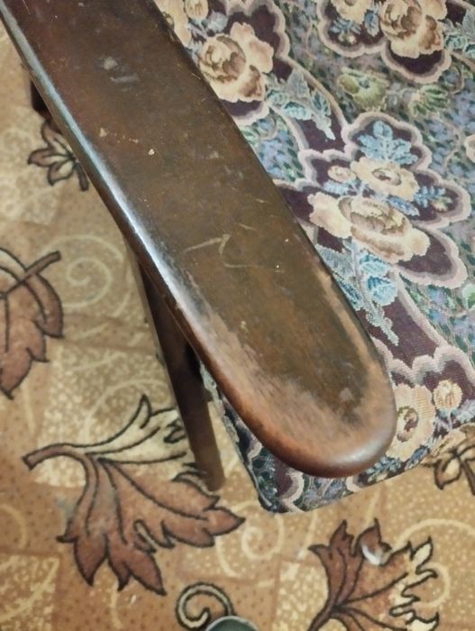 Продам одно кресло под ремонт и два стула под ремонт