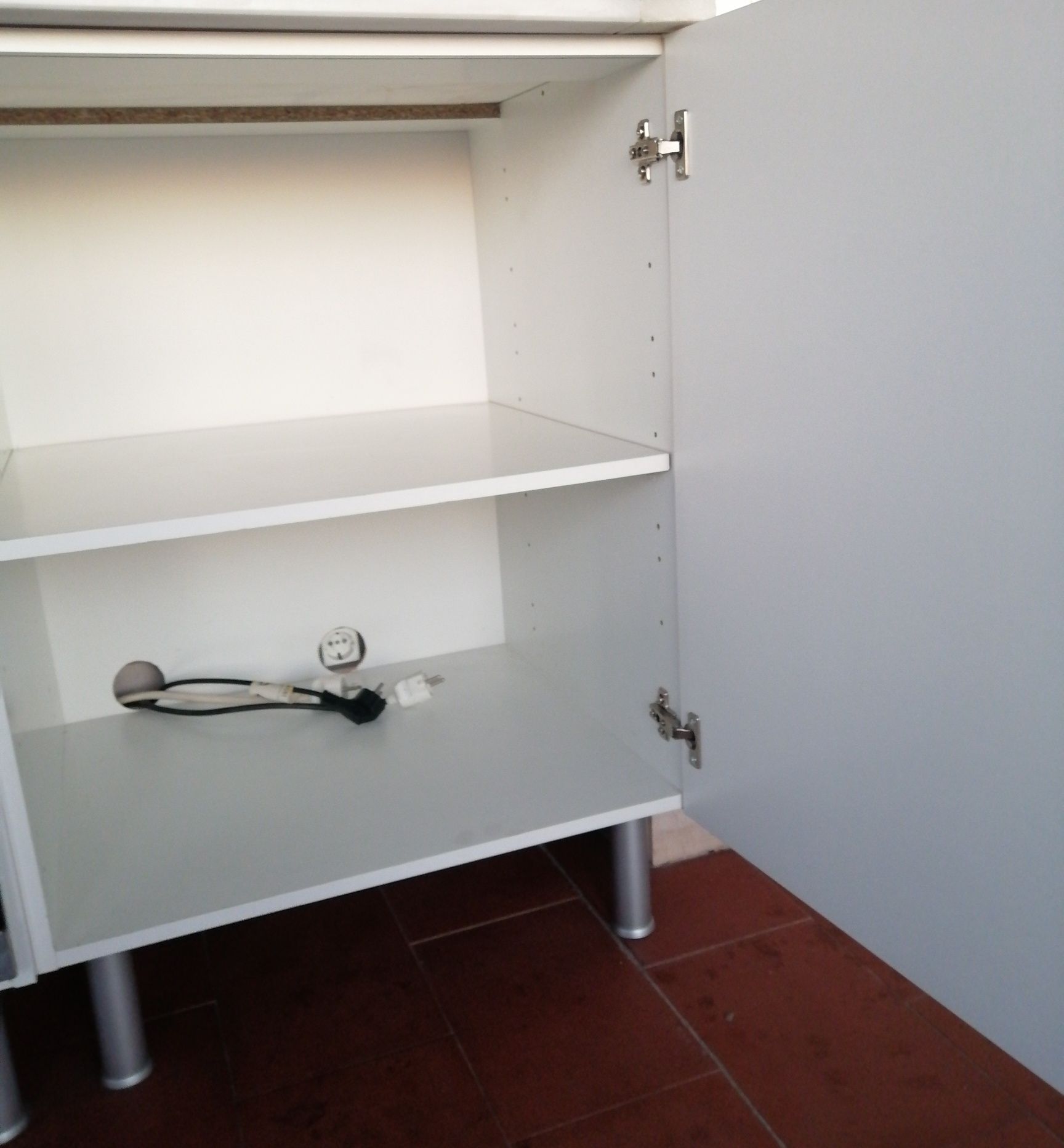 2 módulos móveis de cozinha
