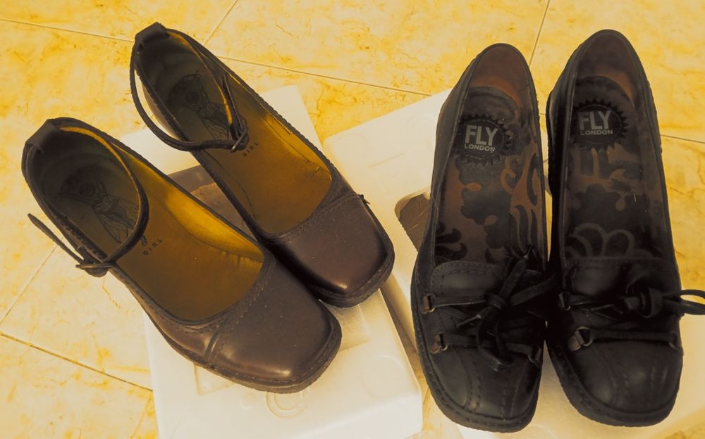 Sapatos pouco usados.