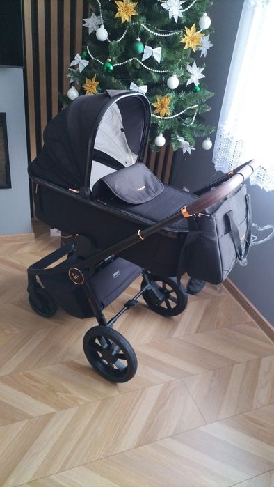 Czarny wózek dziecięcy 2w1 Muuvo Quick SE