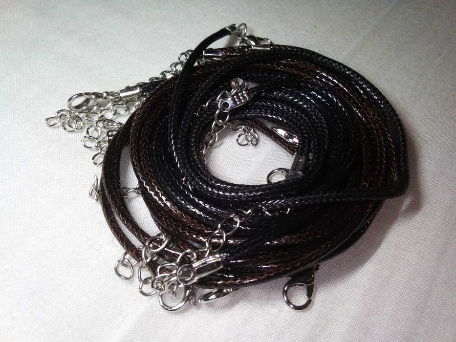 Pulseira preta ou castanha