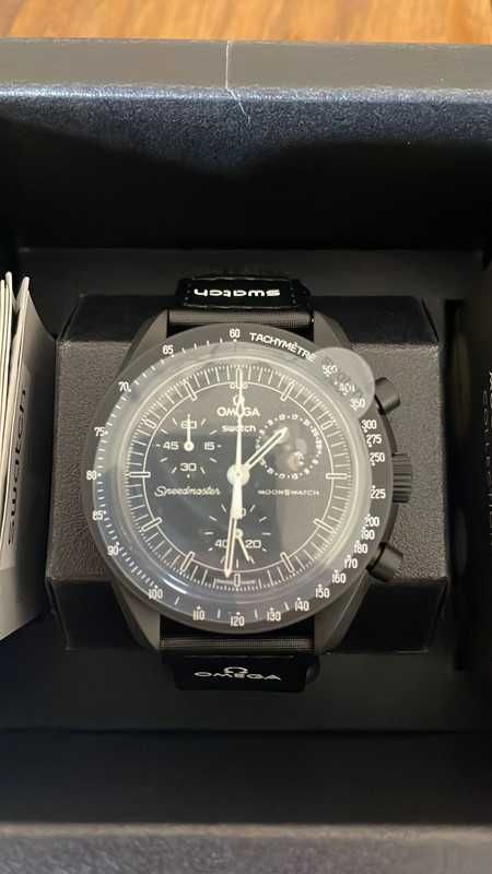 Omega x Swatch Snoopy SO33B700 Stylowy Zegarek Moonphase