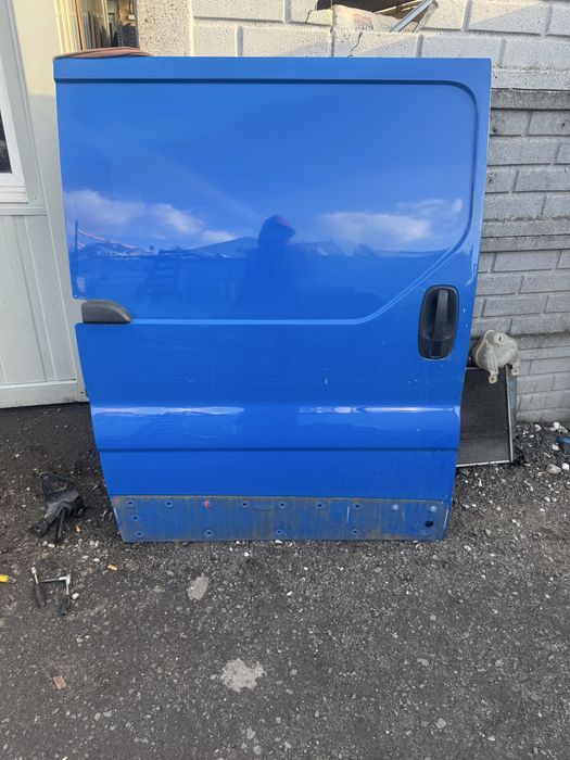 Drzwi przesuwne boczne bok prawe Renault trafic II Vivaro Primastar