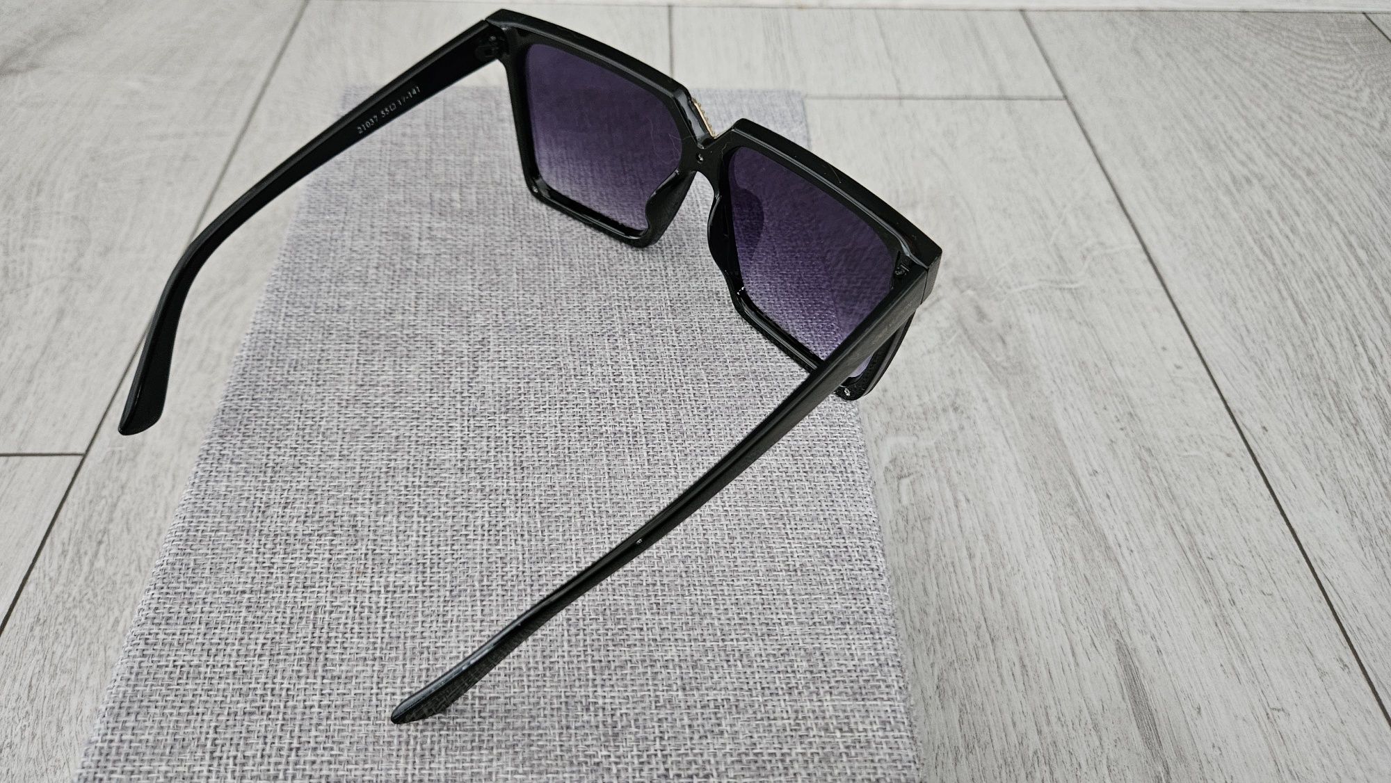 2x Okulary przeciwsłoneczne + szkatułka na okulary + etui