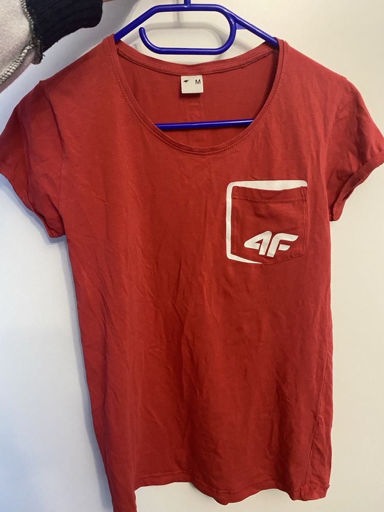 Czerwona koszulka 4F