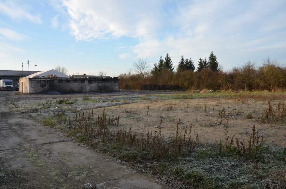 Działka przemysłowa utwardzona, magazyn, hala, plac składowy