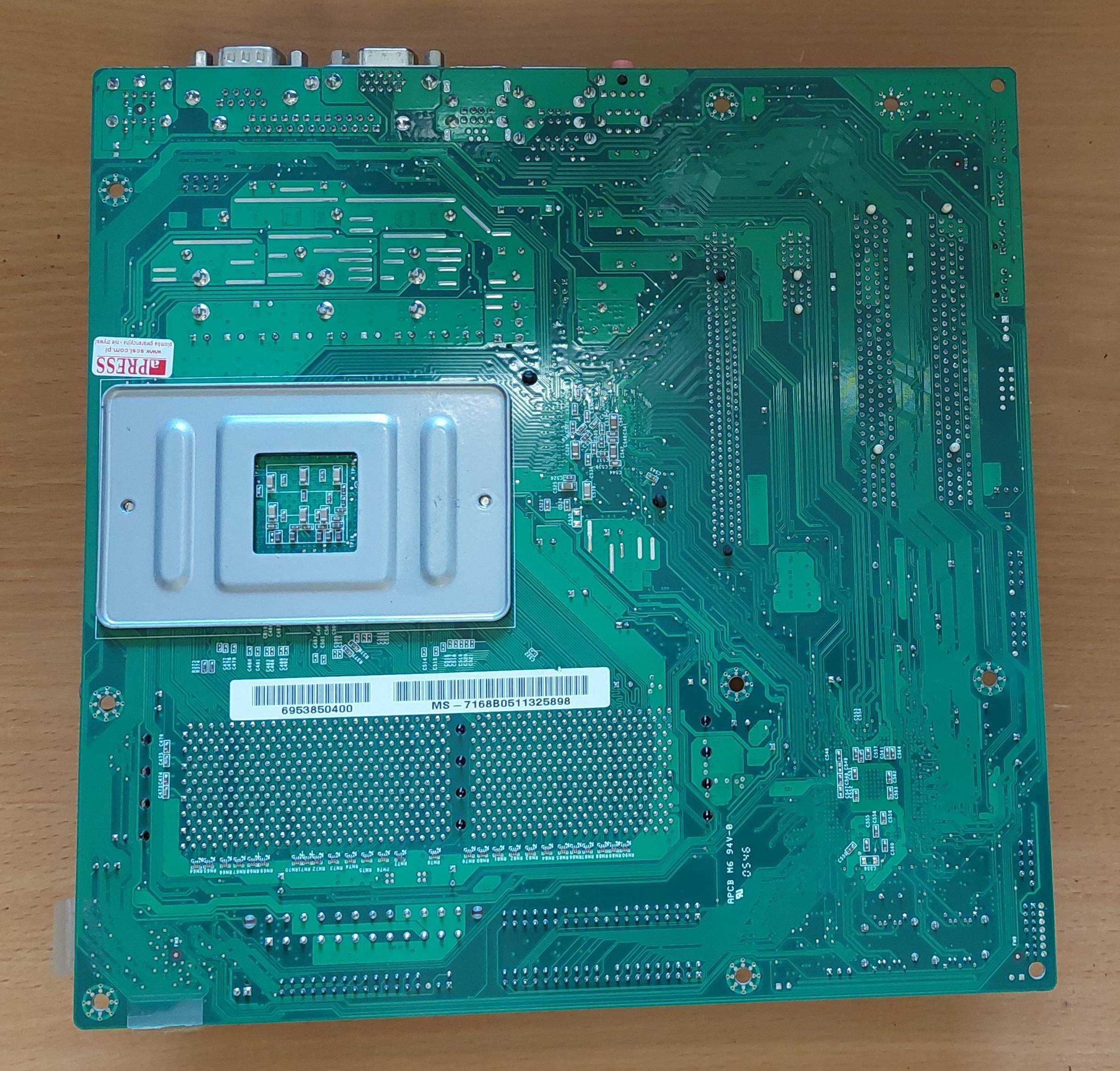 Płyta główna MSI MS-7168 z procesorem, wentylatorem i pamięcią