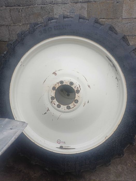 Koła New Holland Aliance 340/85R48 oraz Firestone Performer 320/90R32