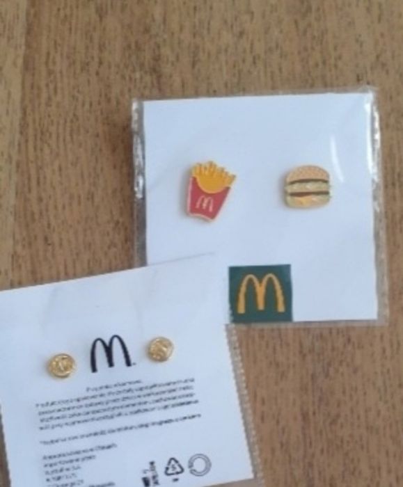 2 komplety przypinek McDonald's