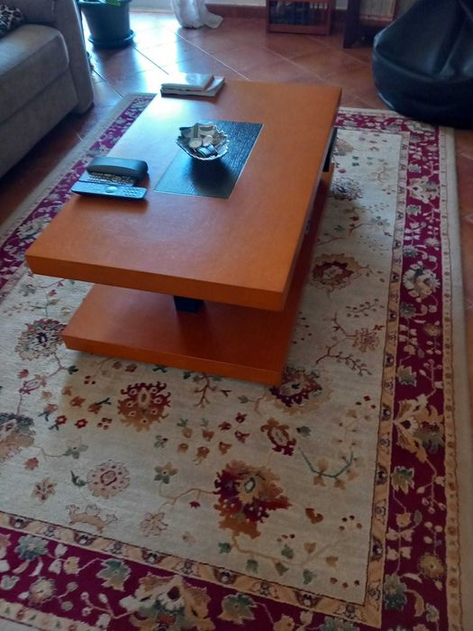 Mesa centro, madeira, impecável.