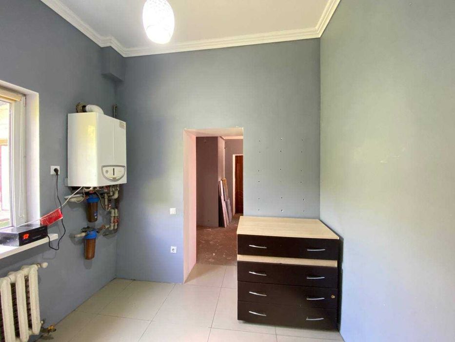 Продаж будинку в центрі міста біля річки!