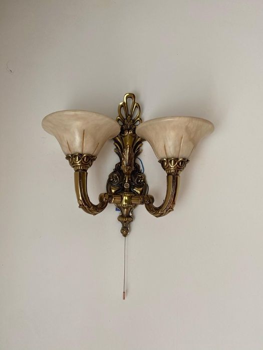 Stylowa lampa stojąca, oraz kinkiet do kompletu.