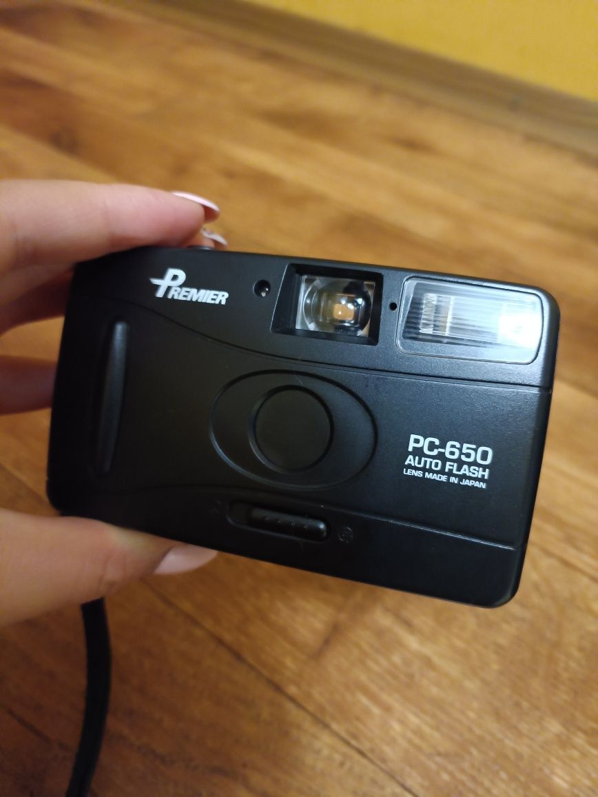Плёночный фотоаппарат Premier PC-650.